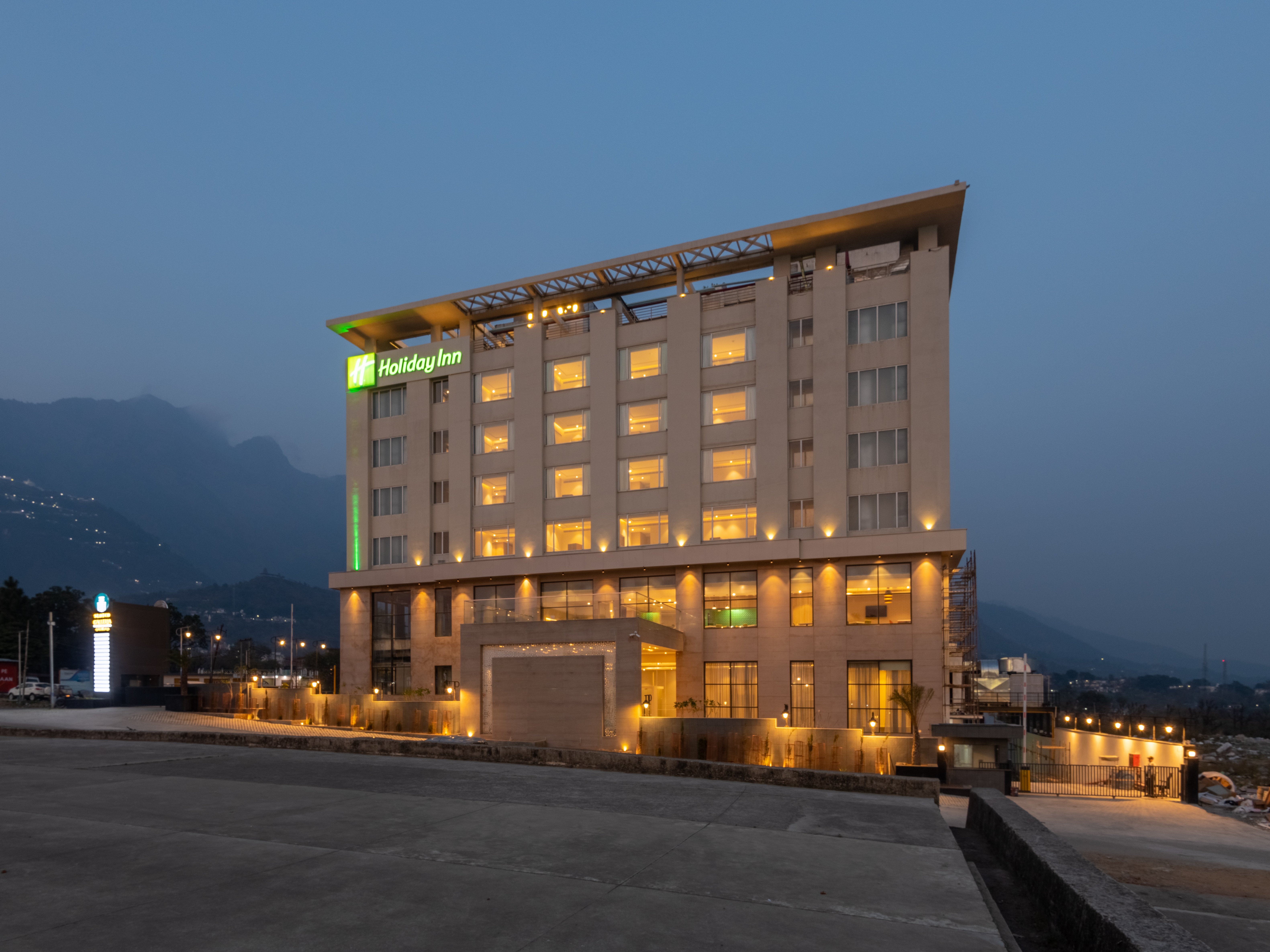 Holiday Inn Katra Vaishno Devi 6/52