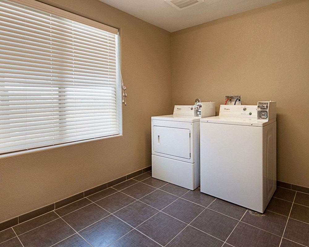 Sleep Inn & Suites Carlsbad Caverns Area 8/46