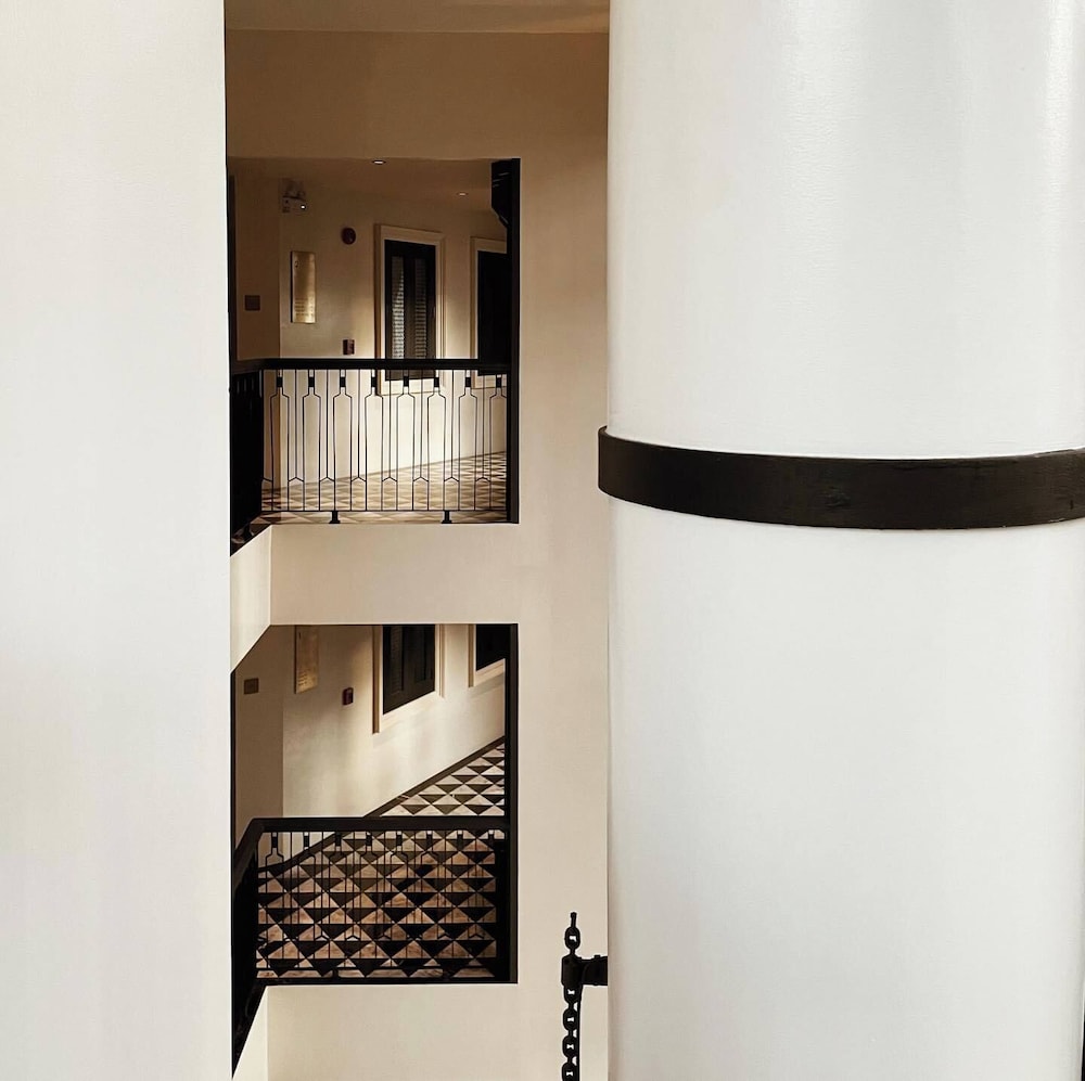 Hotel Verdigris 11/25