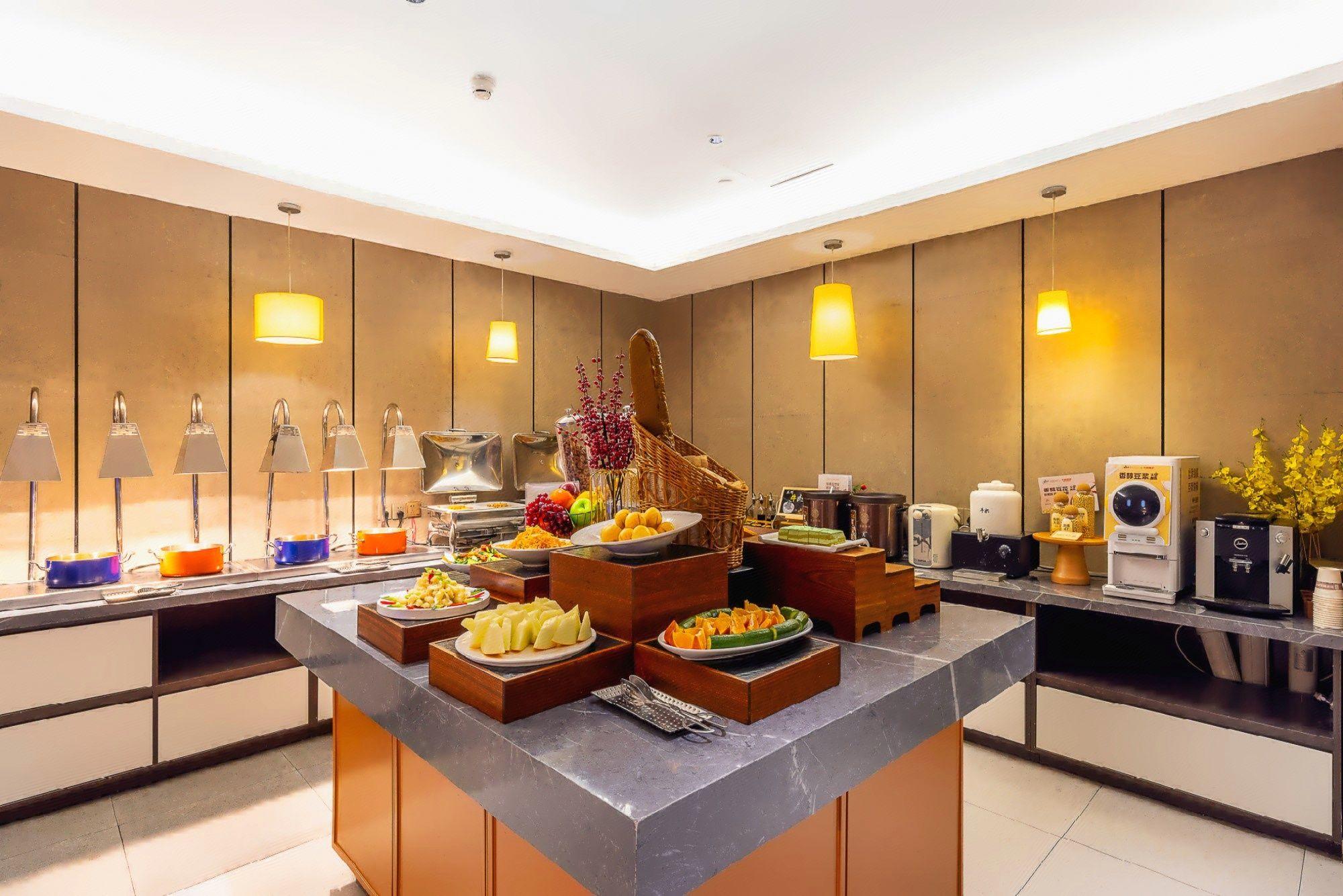 Home Inn Plus (Lanzhou Zhangye Road Xiguan Metro Station) 27/39