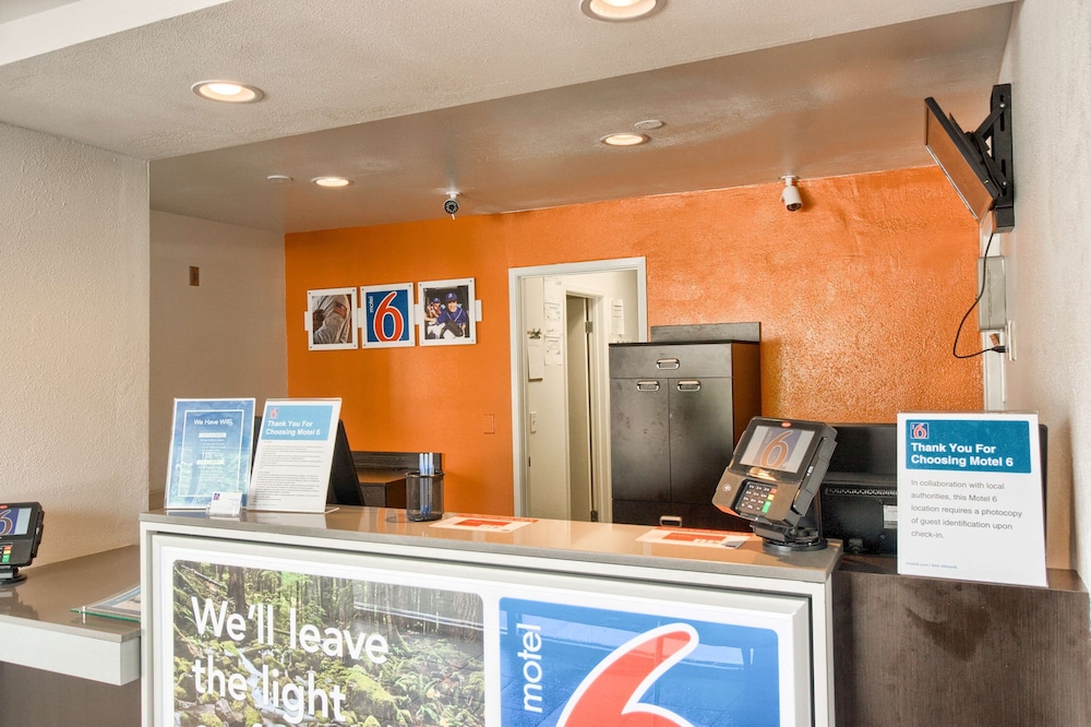 Lobby at Motel6 Everett, WA - North, EVERETT - WA