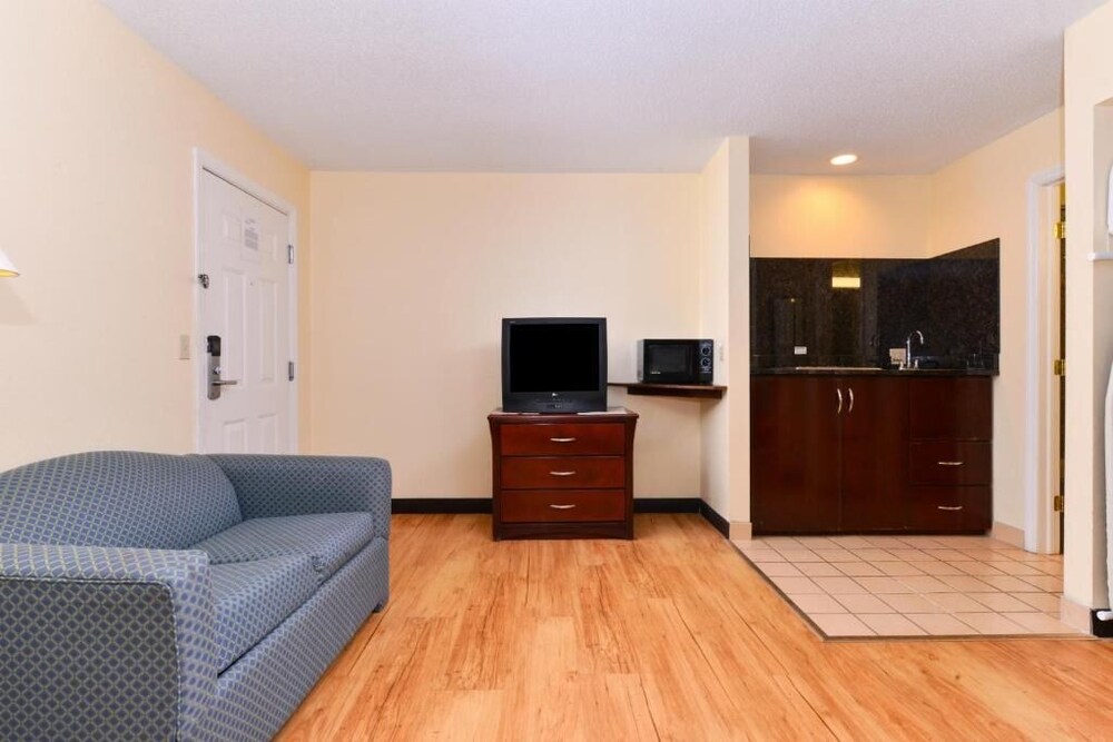 Tower Inn And Suites 22/30