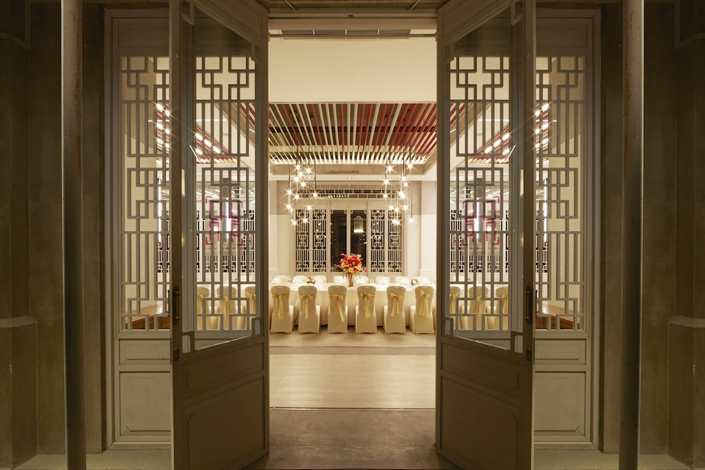 The Quarter Hualamphong by UHG 64/69