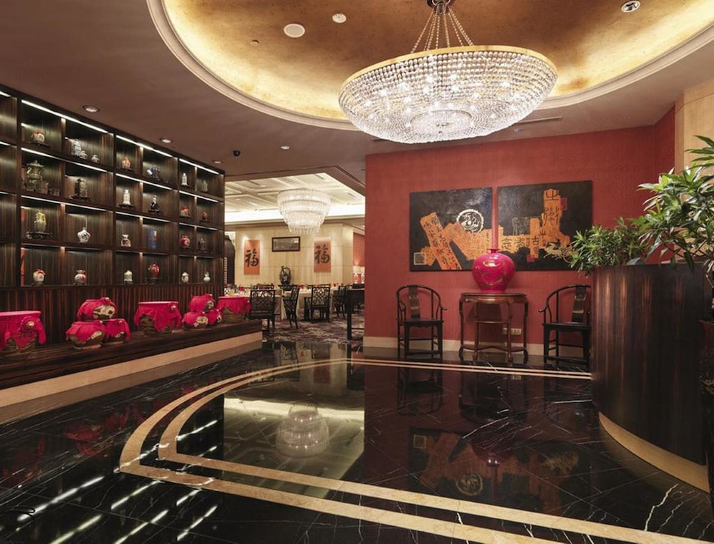 One World Hotel 10/55