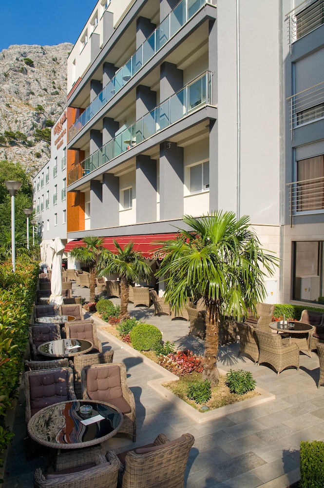 Hotel Plaza Omis 27/33