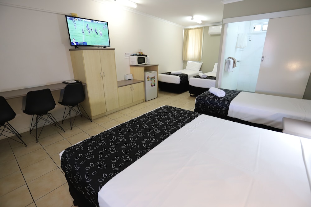 TROPIC COAST MOTEL 27/74