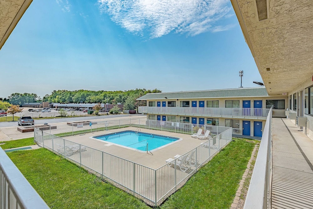 Motel6 Kansas City, MO - Airport 49/50