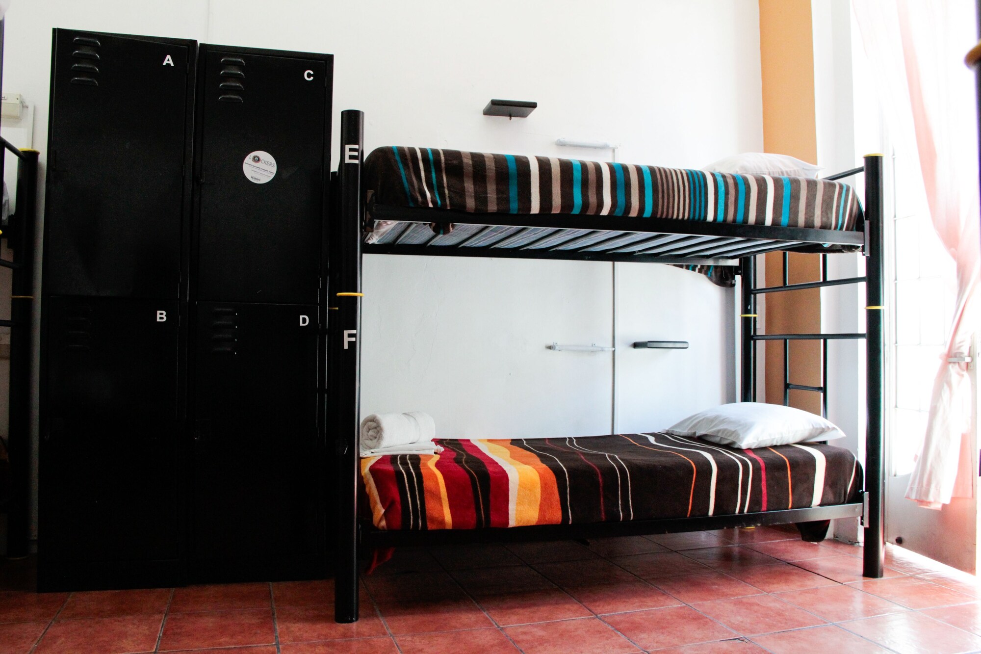 FEMALE DORM, FEMALE ONLY, 6 PEOPLE