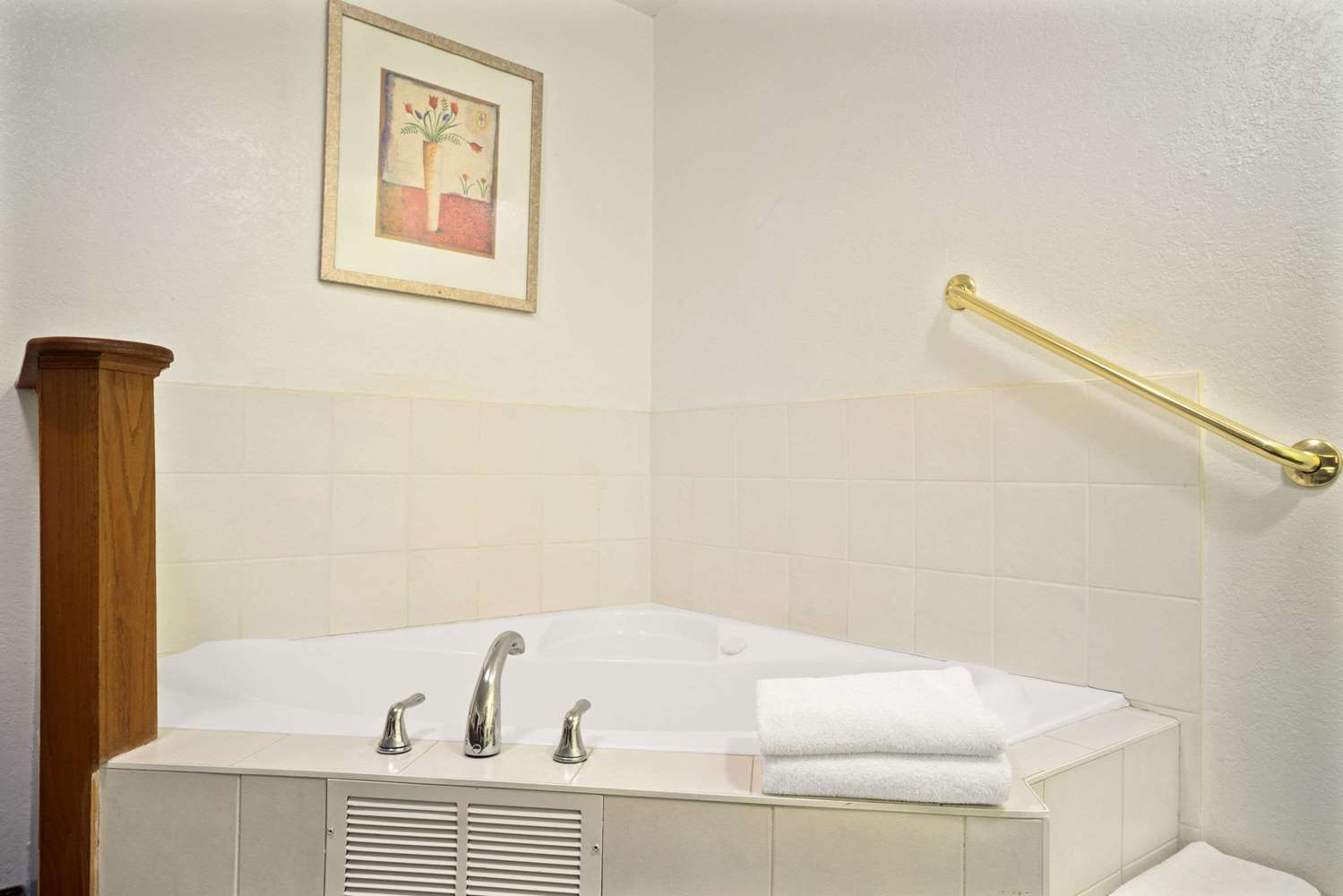 Travelodge By Wyndham Valleyfair Shakopee 8/8