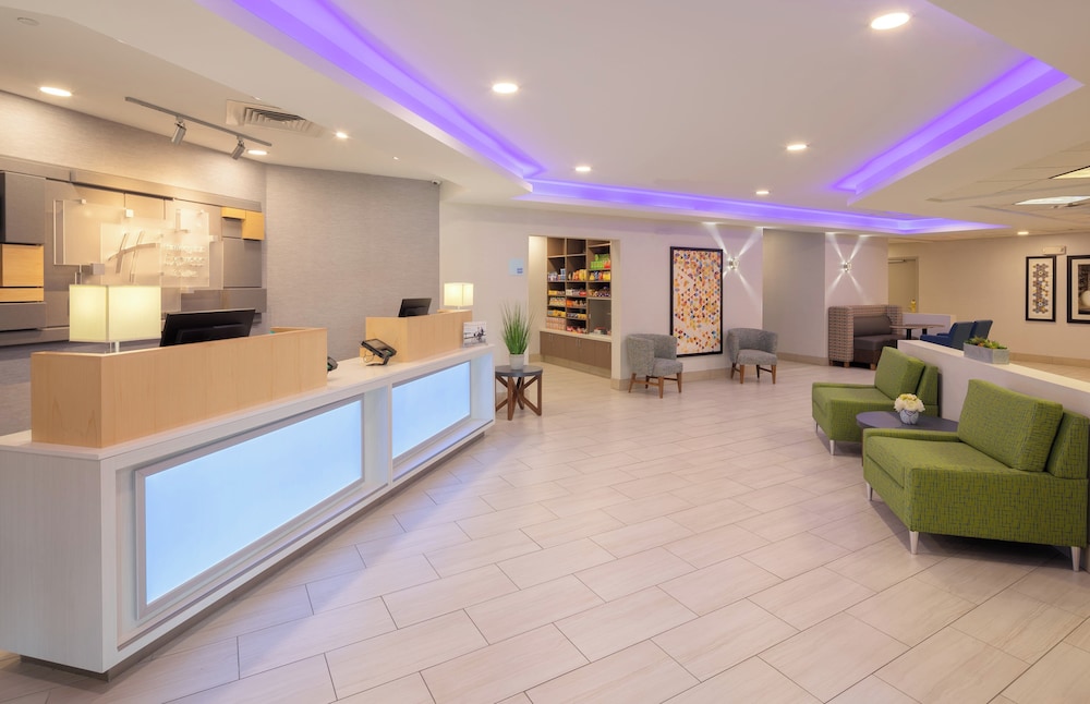Holiday Inn Express Hotel And Suites Bradley Airport 11/74