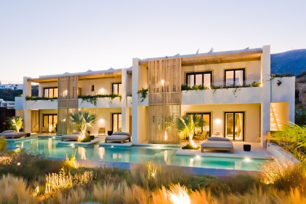 Almi Luxury Rooms 1/25