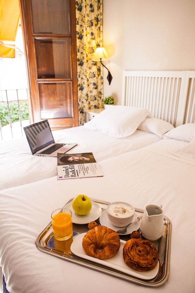 Hostal Miguel De Cervantes 49/57