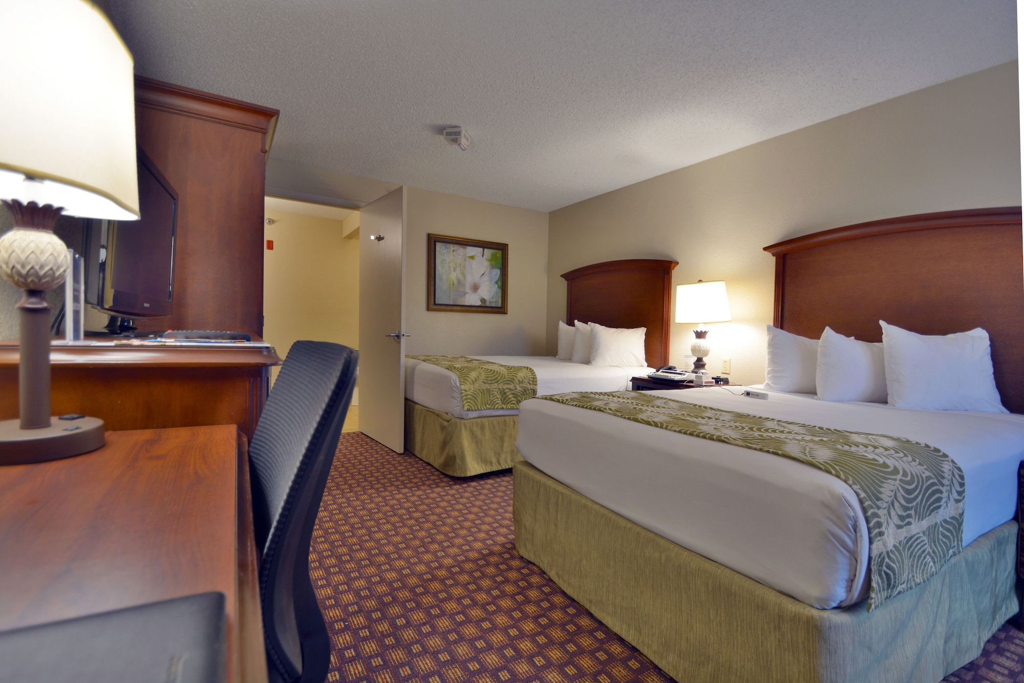 DELUXE, 2 DOUBLE BEDS