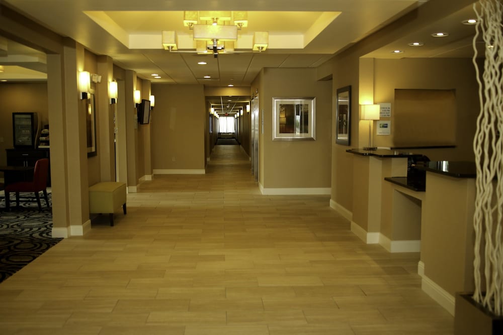 Holiday Inn Express Hotel Suites Marion Northeast 12/43