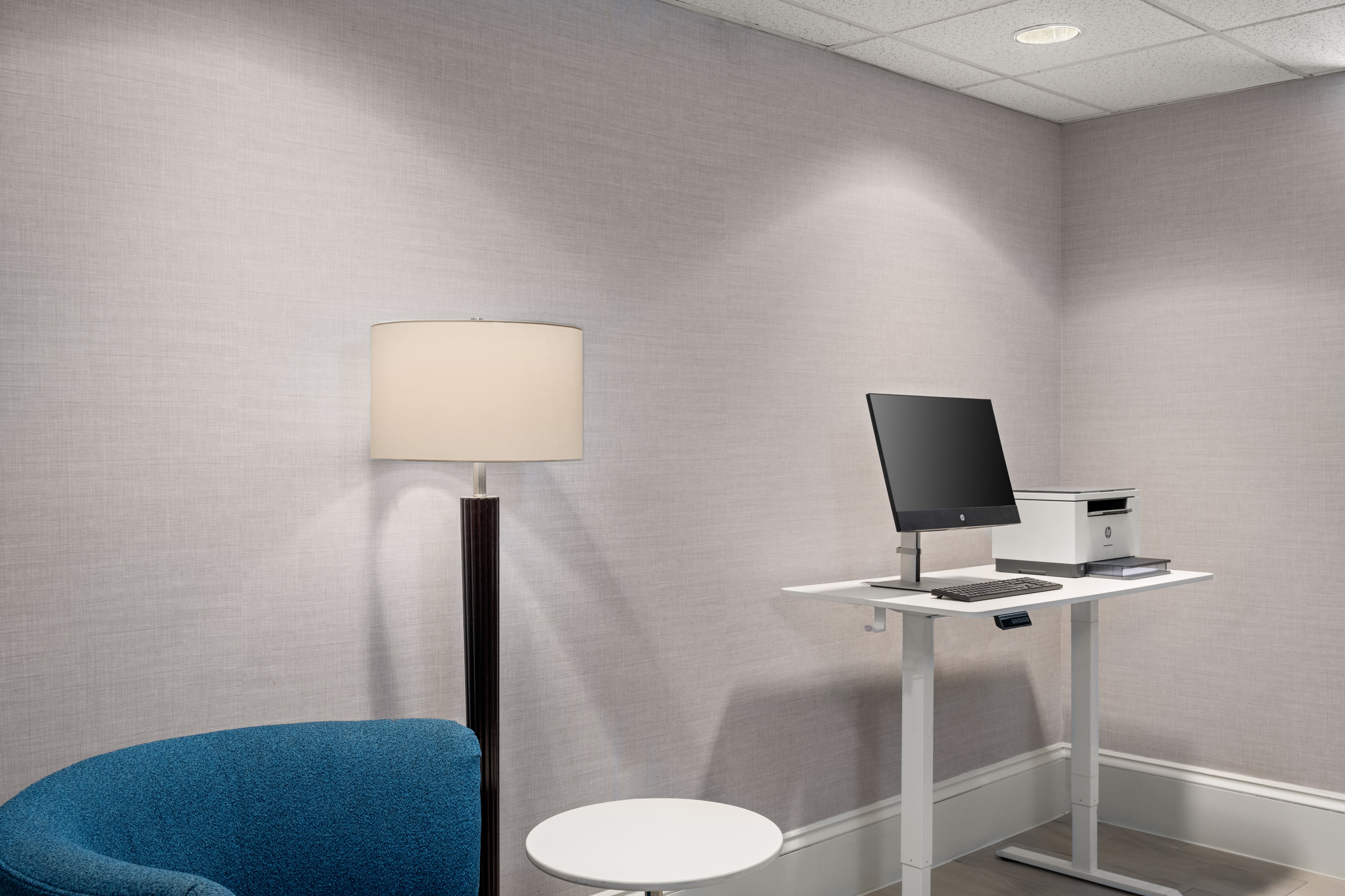 Holiday Inn Express Suites New Buffalo 73/76