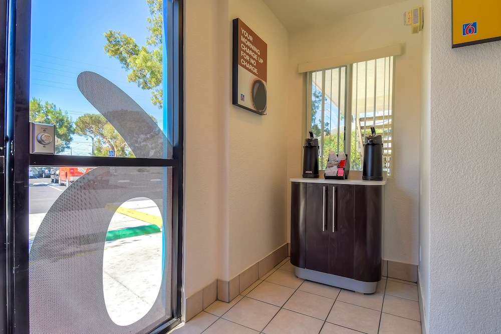 Motel6 San Diego, CA - North 34/61
