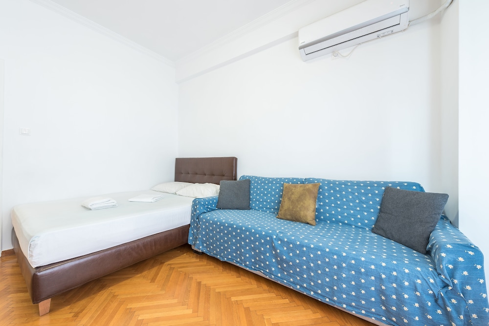 Victoria Sun Apartments 13/15