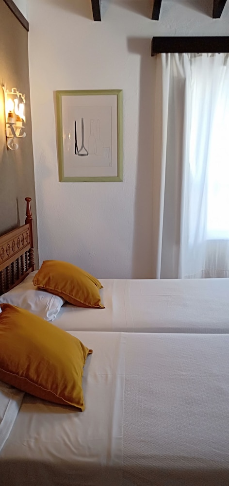 HOSTAL CAS BOMBU 32/56
