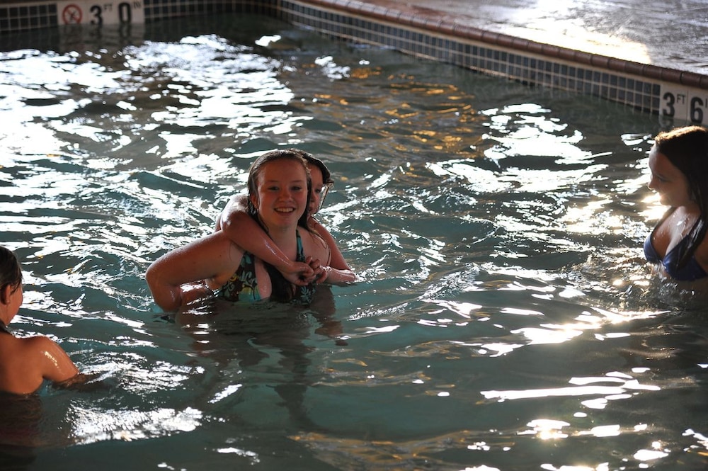 River Valley Inn & Suites 15/37
