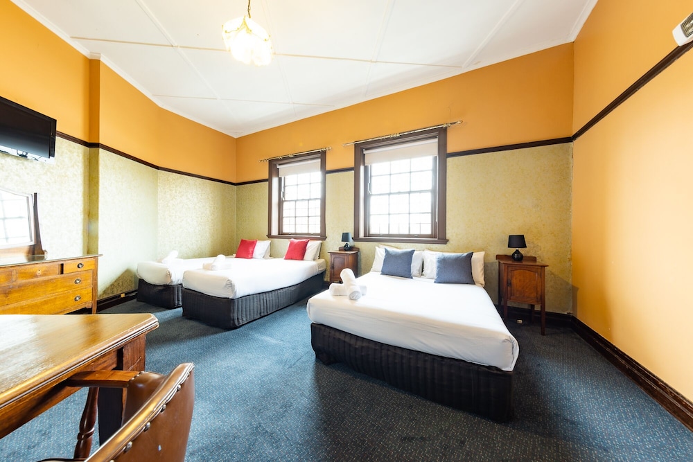 Strathfield Hotel 18/32