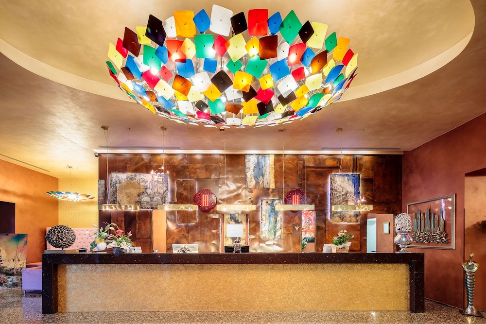 Base To Work Hotel 40/42