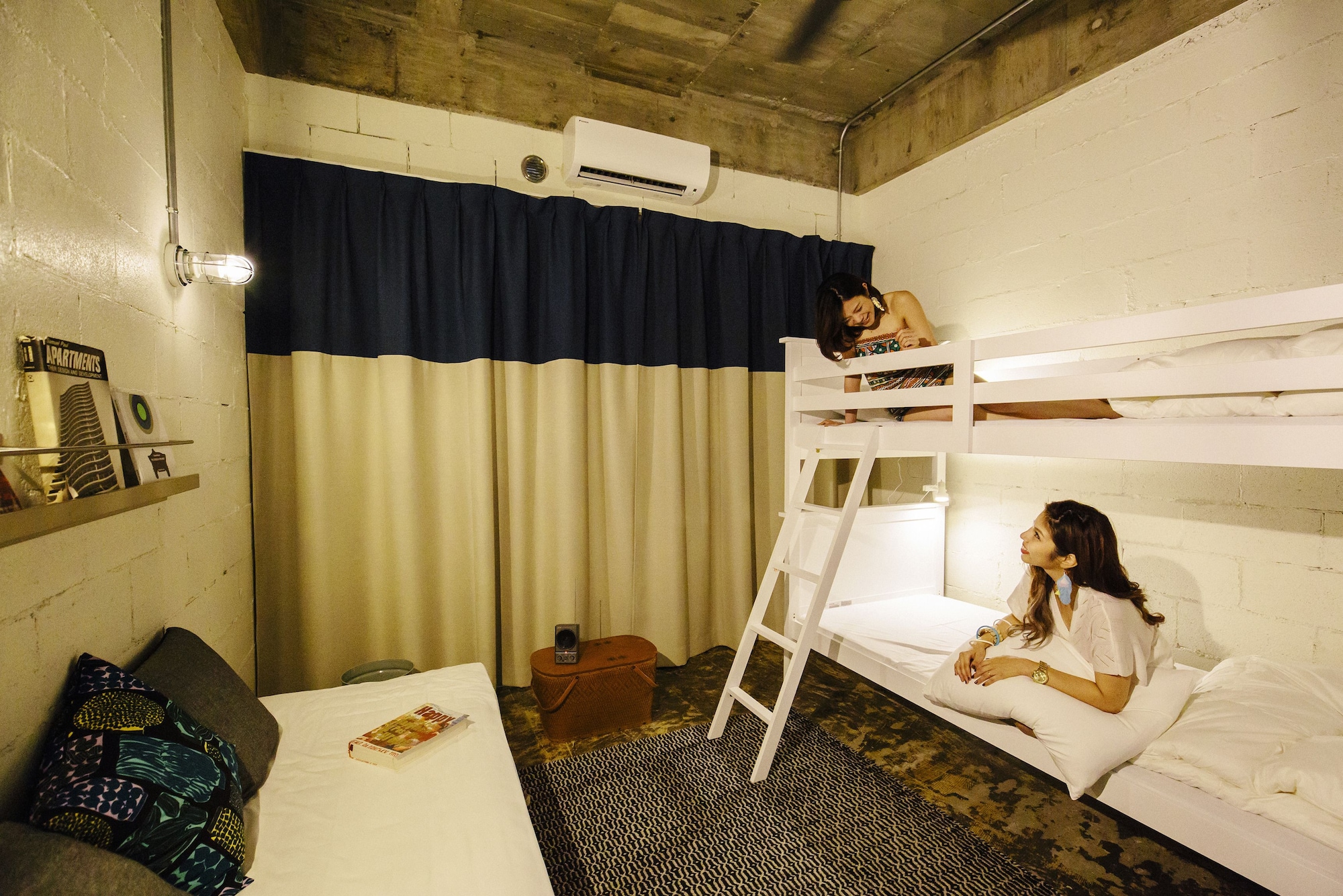ROOM, TRIPLE, MULTIPLE BEDS
