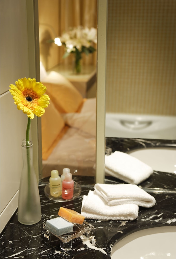 Cosmo Hotel Hong Kong by Dorsett 40/47