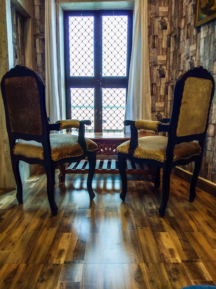 Dwivedi Hotels Sri Omkar Palace 23/37