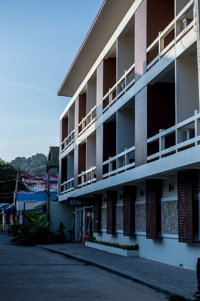 Phangan Pearl Hostel 3/18