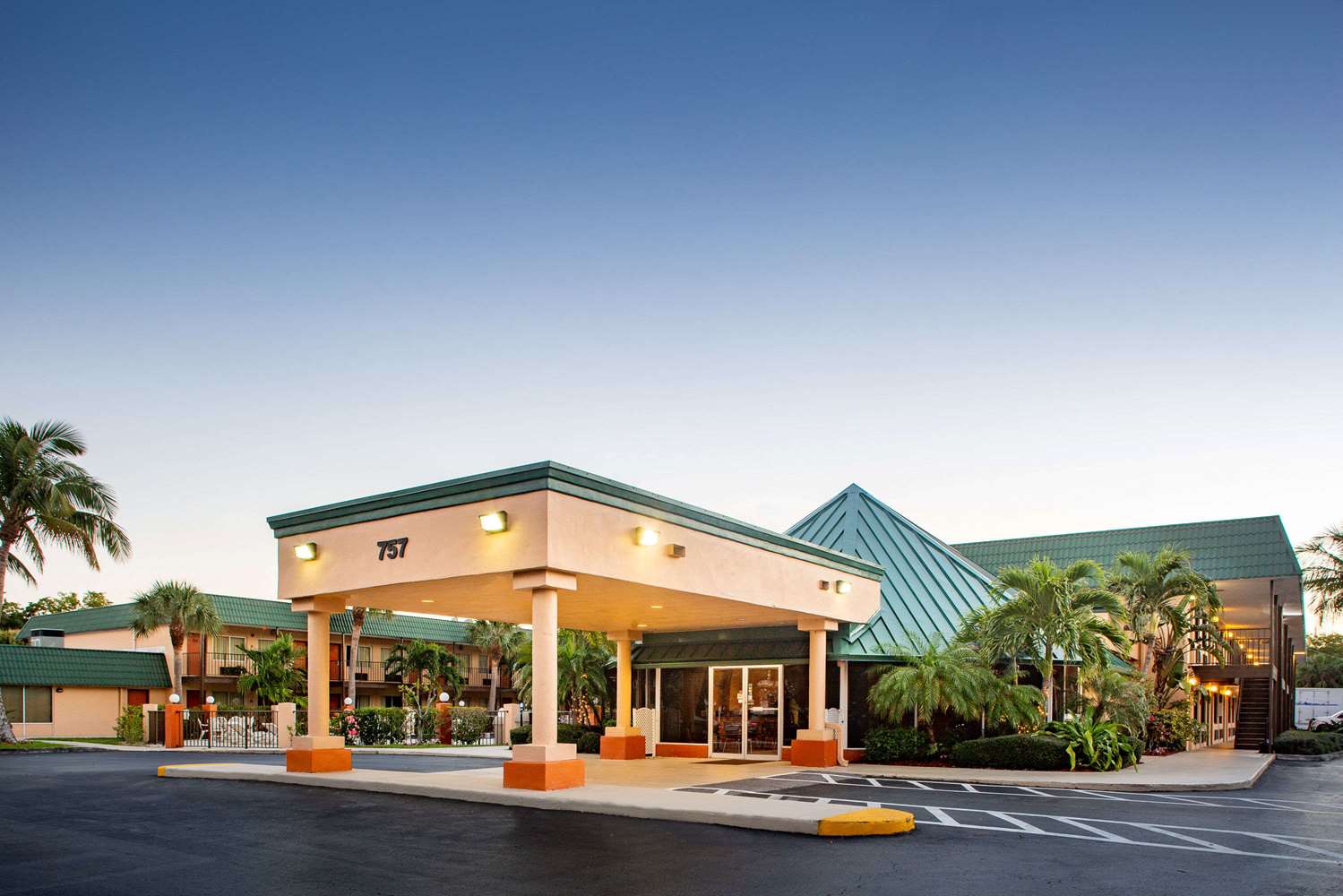 Super 8 By Wyndham North Palm Beach 2/58