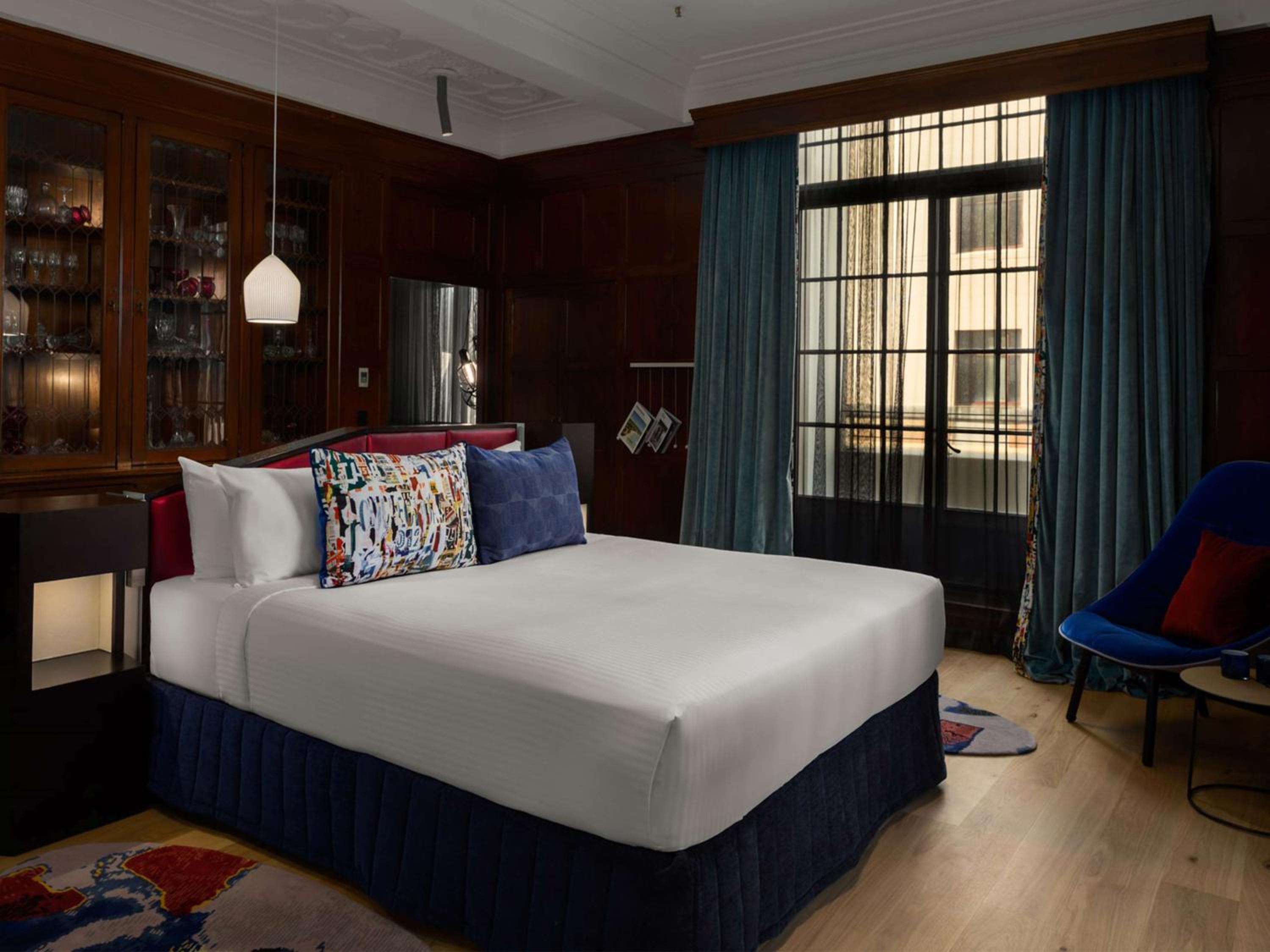 State, Qt, Suite, Queen Bed