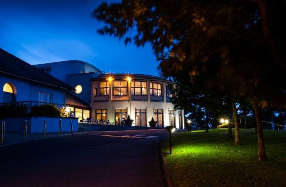 Ballyroe Heights Hotel 3/61