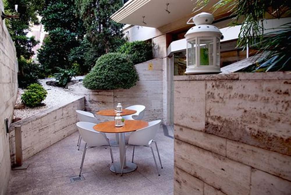 Vilana Hotel 10/70