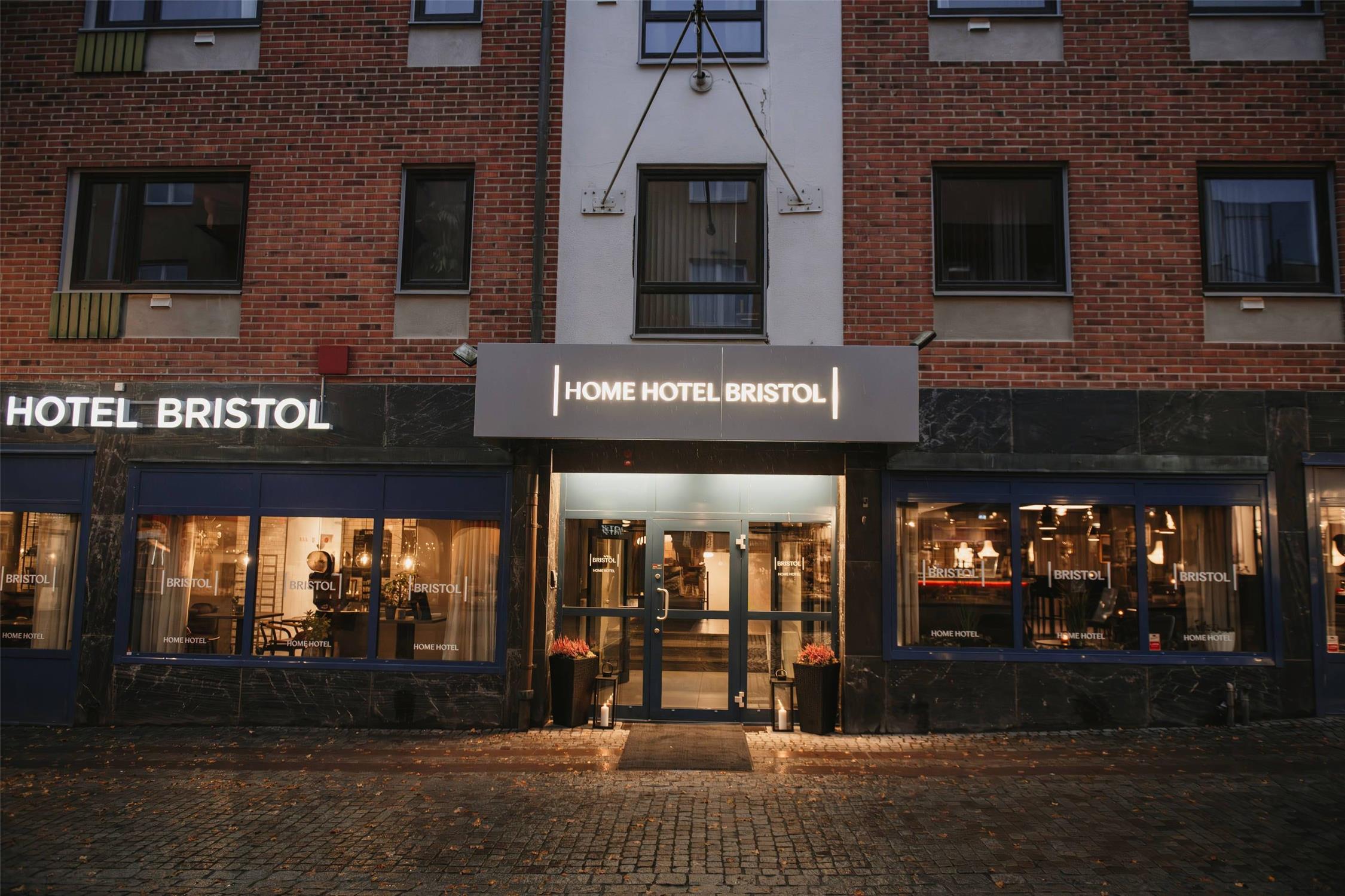 Home Hotel Bristol 1/36