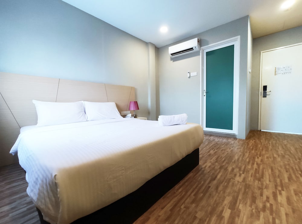 Superior, Double Bed, Princess Hotel Pontian 3/5