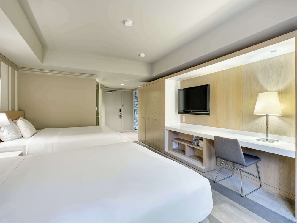 BUSINESS, 2 QUEEN BEDS