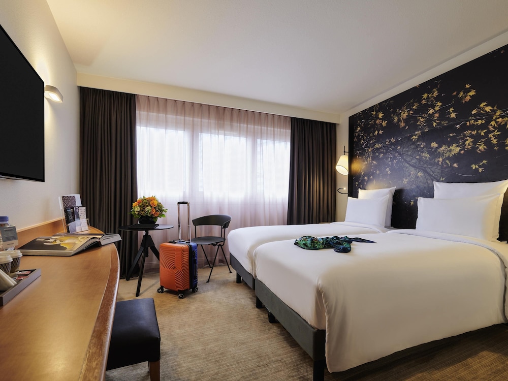 Mercure Paris La Defense 17/66