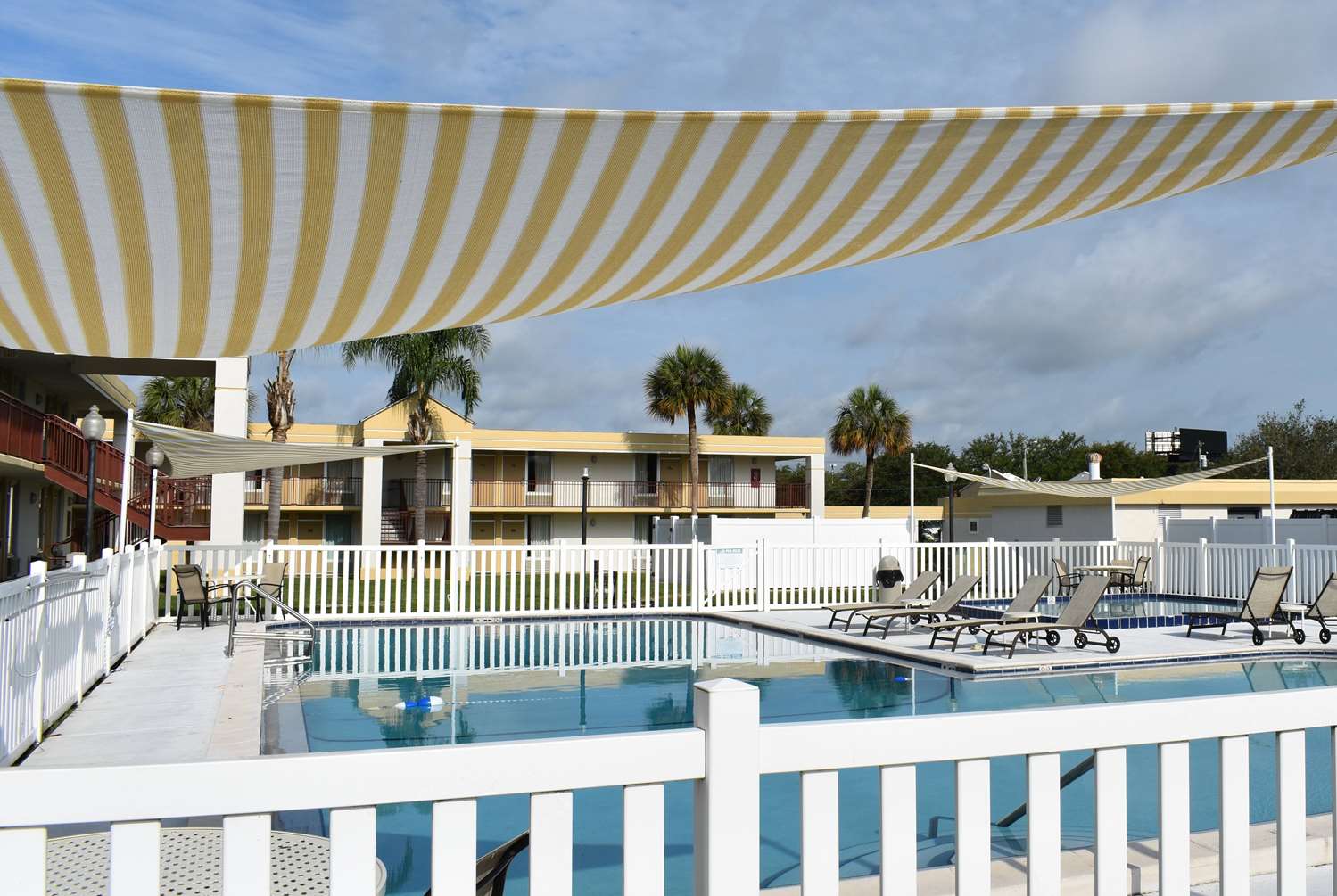 Super 8 by Wyndham Ocala I-75 8/56