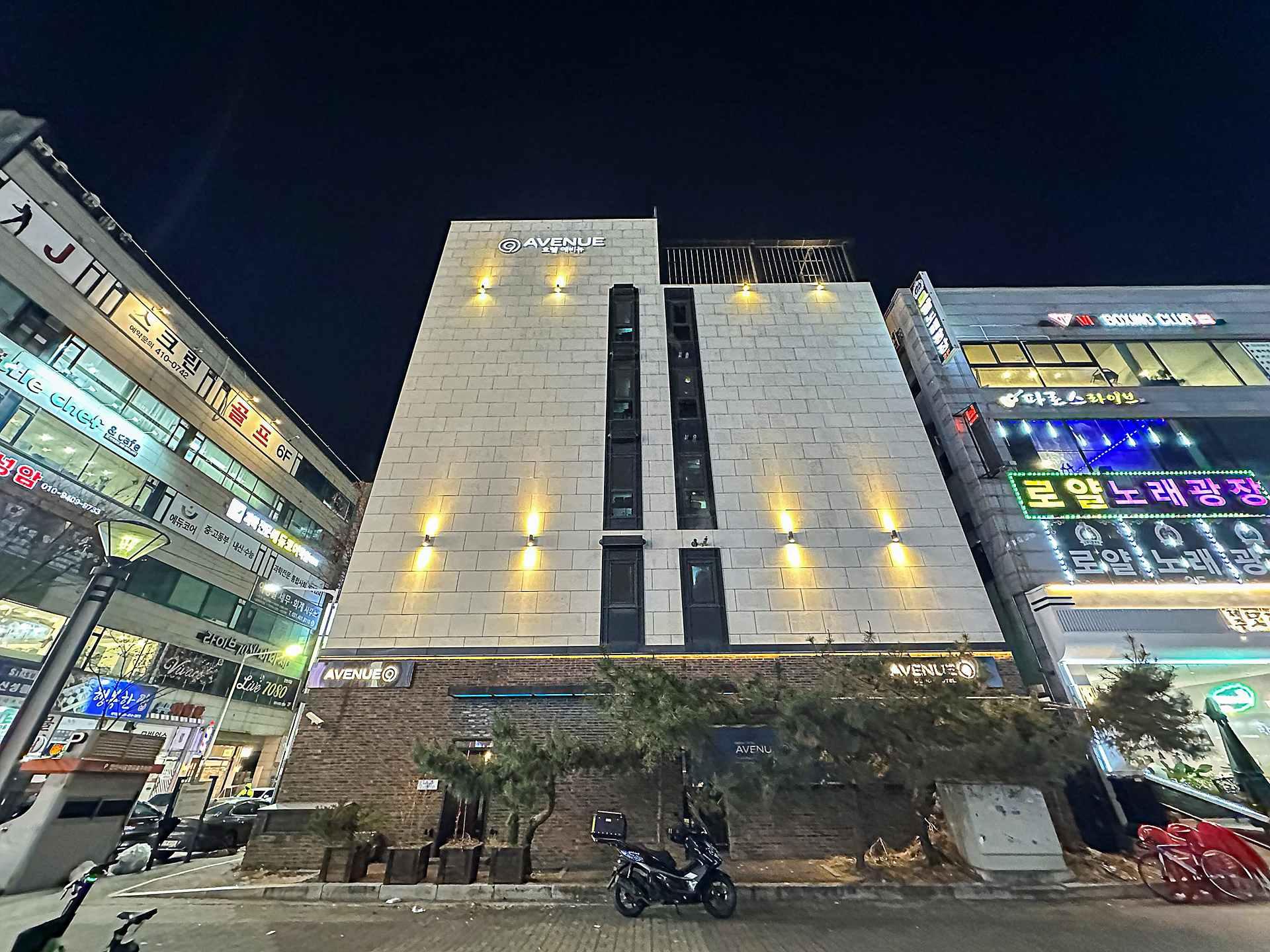 Avenue Nine Hotel 9/36