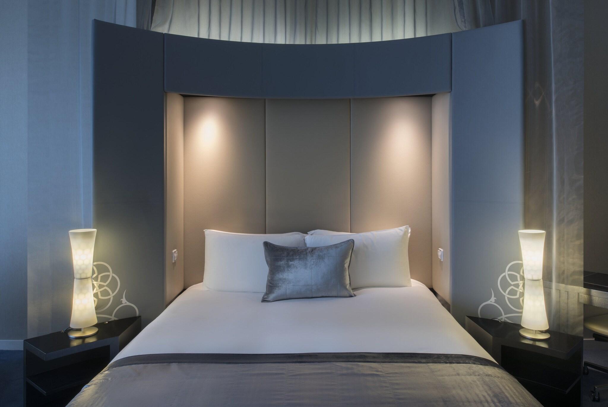 Room, King Bed, City View