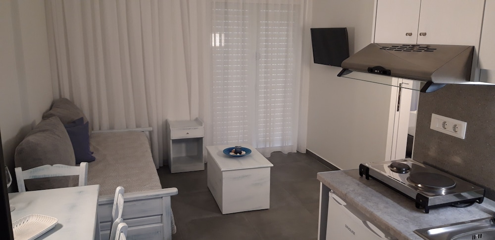 Niriides Hotel 39/47