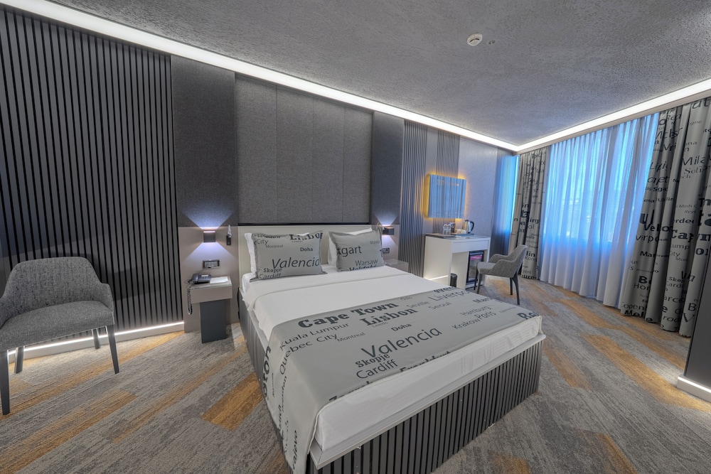 غرفة تنفيذية بسرير كينج بشرفة، Tryp By Wyndham Istanbul Sancaktepe 9/10
