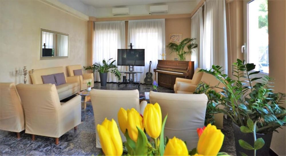 Gold Hotel 30/50