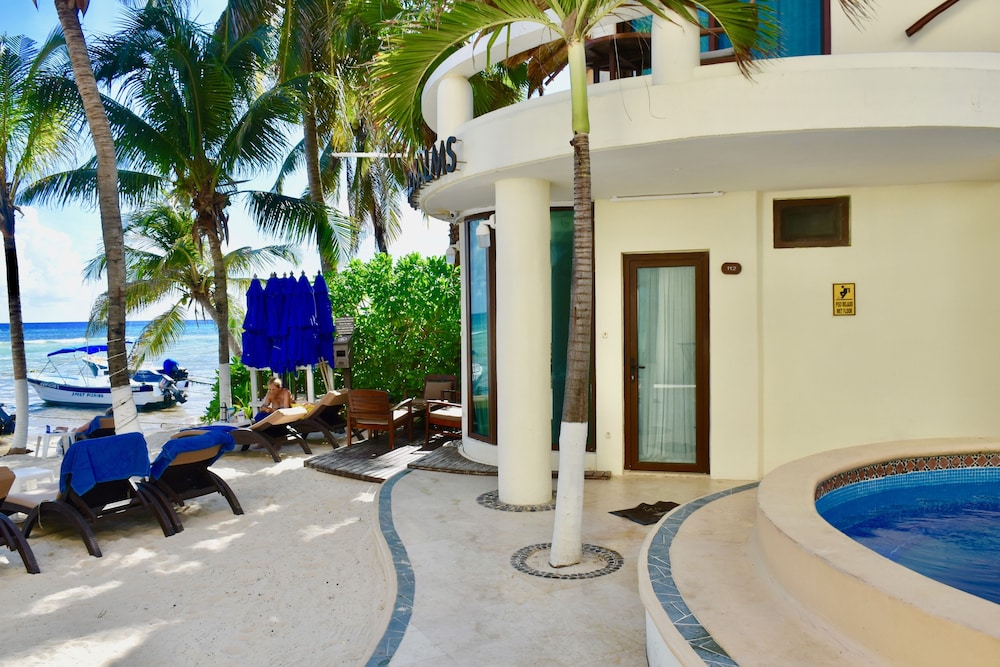 Playa Palms Hotel 64/69