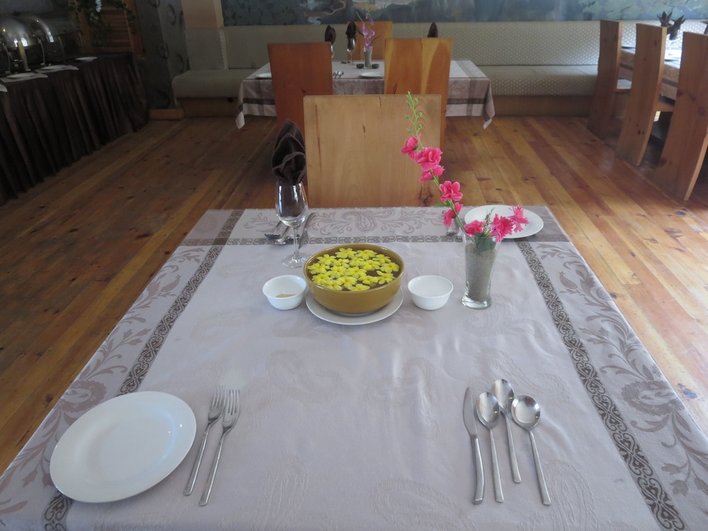UDUMWARA RESORT 40/50
