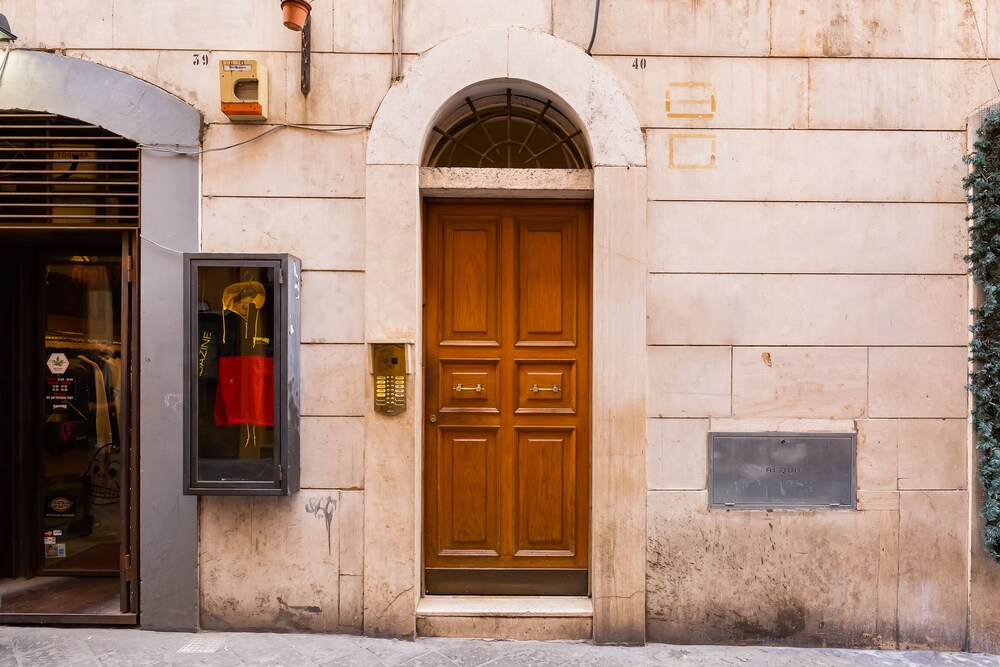 Historical Apartment near Spanish Steps 2/19