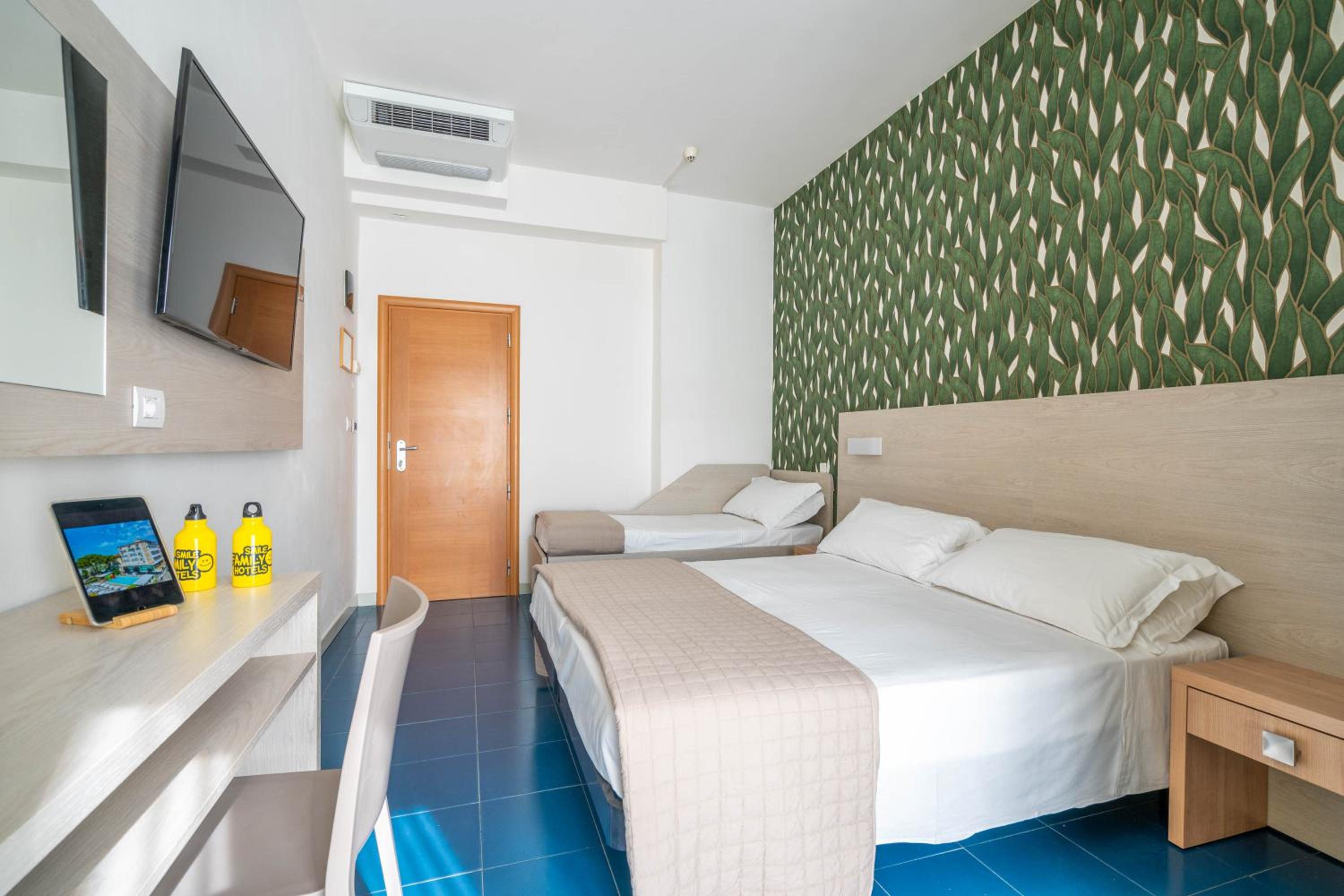 Hotel Lotus 12/50