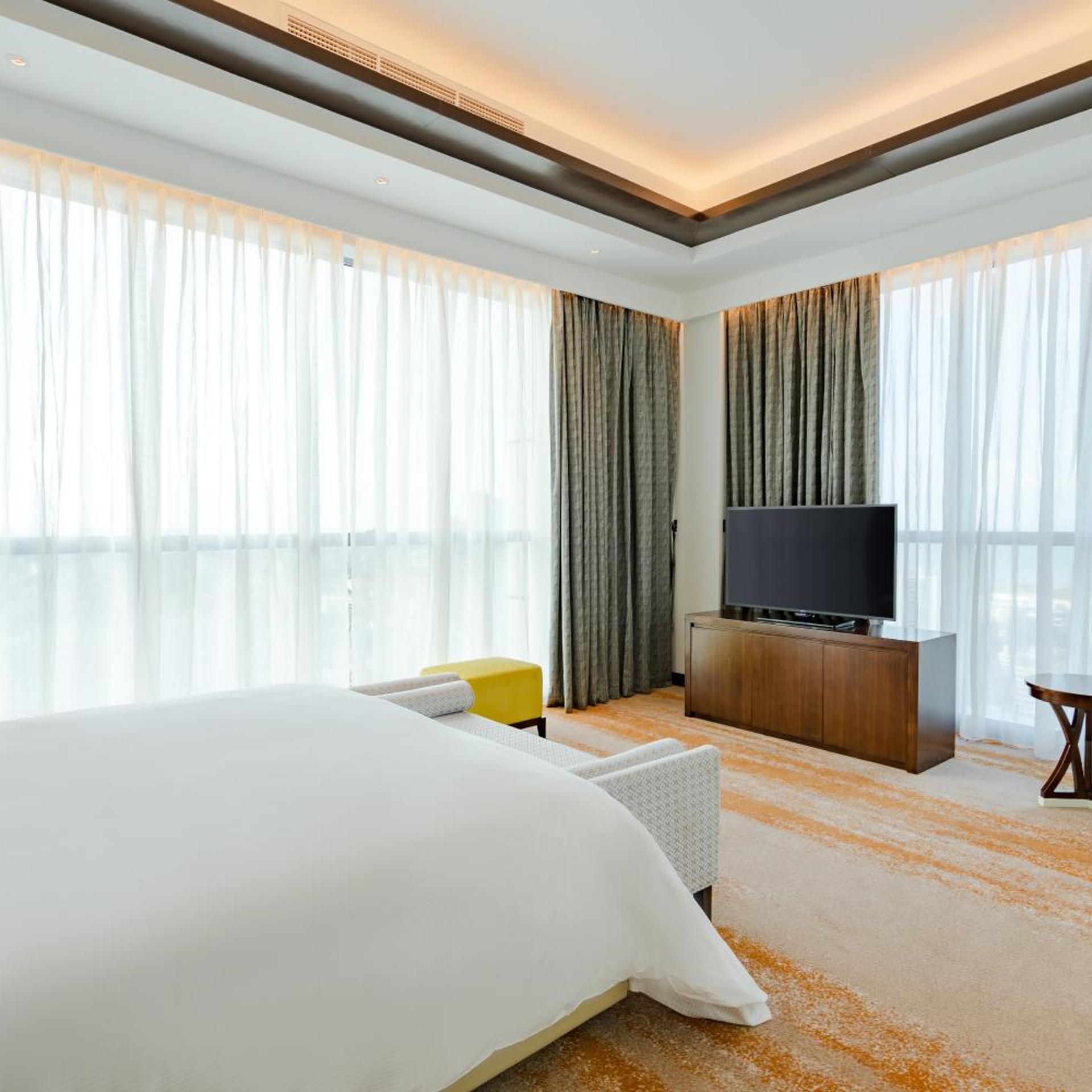 Ambassador, Suite, Partial City View, Sea View