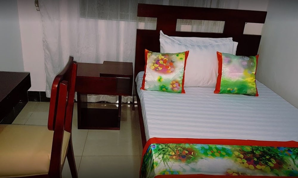 Sheevy's Bed N Breakfast 6/29