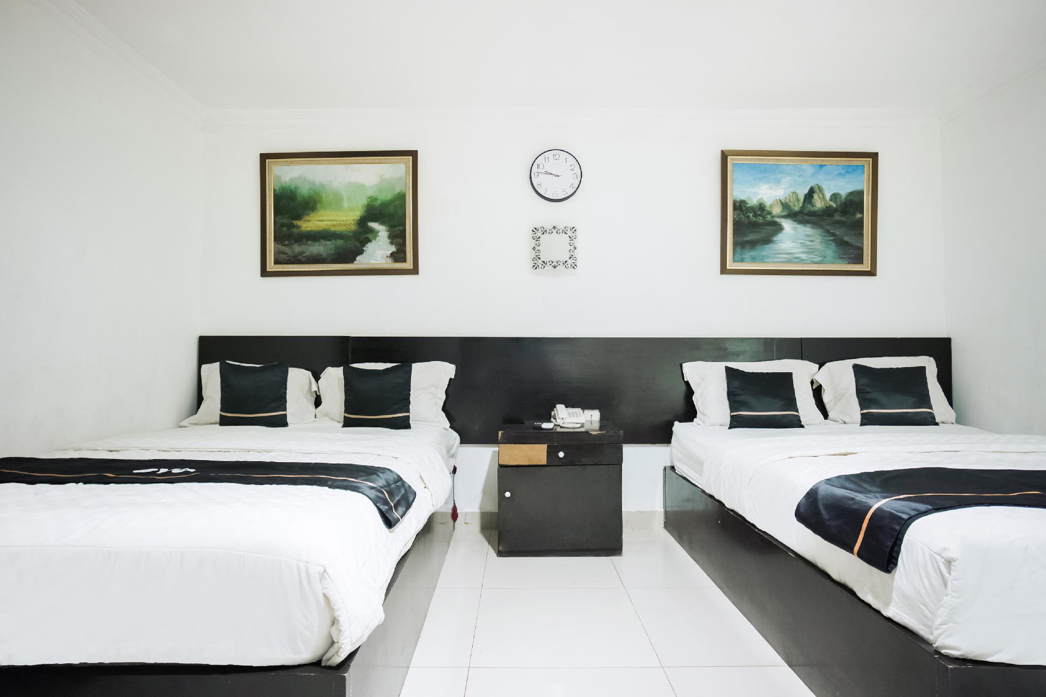 Suite Family Room